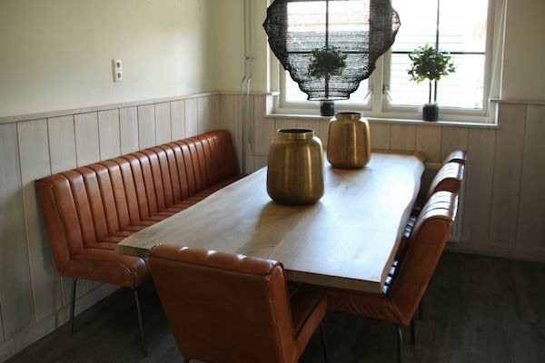 Eetkamer - Villa in Nederland met Privézwembad in Voorthuizen (3)