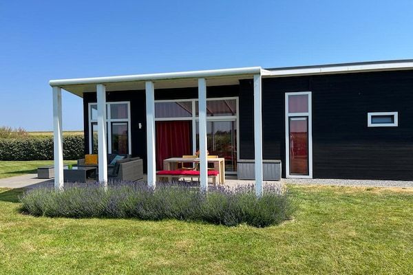 Buitenkant - Vrijstaand Huis in Zeeland met Uitzicht in Wemeldinge (1)