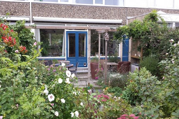 Buitenkant - Terrasappartement met weelderige tuin in Voorburg (5)