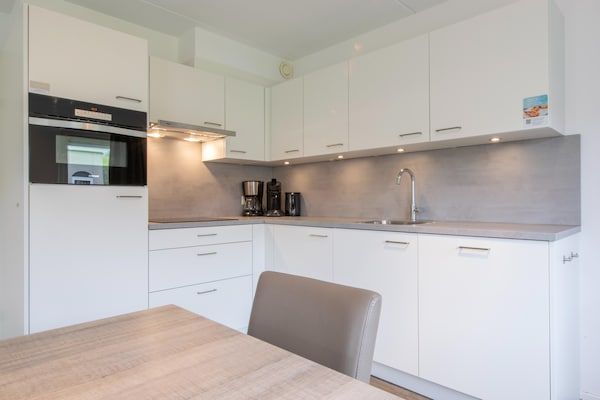 Keuken - Bungalow in Zeeland bij het Strand in Renesse (3)