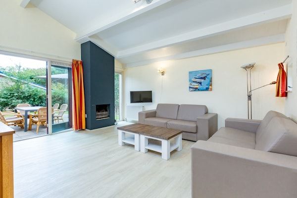 Woonkamer - Duinvilla in Kijkduin met Tuin in Den Haag (2)