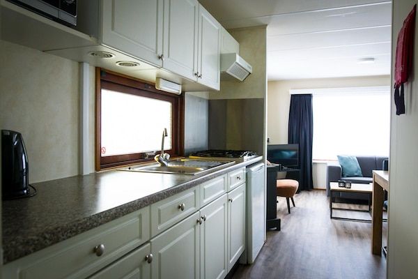 Keuken - Chalet in Duinhoeve in Van Gogh Stijl in Udenhout (3)