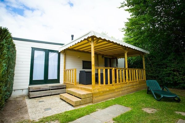 Buitenkant - Chalet in Duinhoeve in Van Gogh Stijl in Udenhout (1)