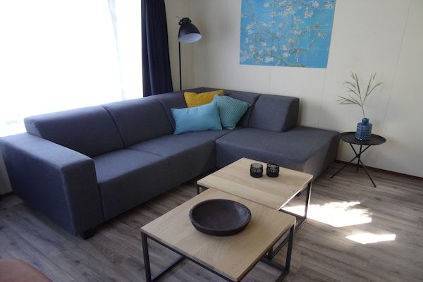 Woonkamer - Chalet bij Loonse en Drunense Duinen in Udenhout (2)