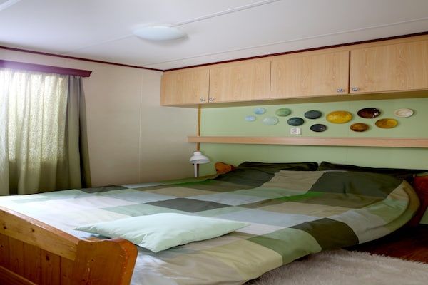 Slaapkamer - Chalet bij Drunense Duinen in Van Gogh-stijl in Udenhout (3)