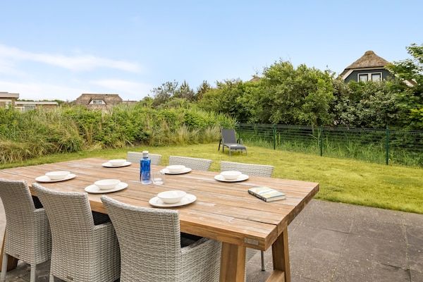 Tuin - Villa bij het strand met tuin en terras in Julianadorp (4)