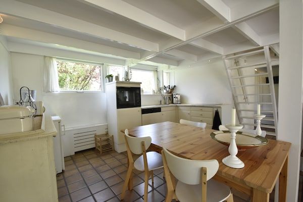 Eetkamer - Vakantiehuis Warmenhuizen bij Duinen in Warmenhuizen (3)