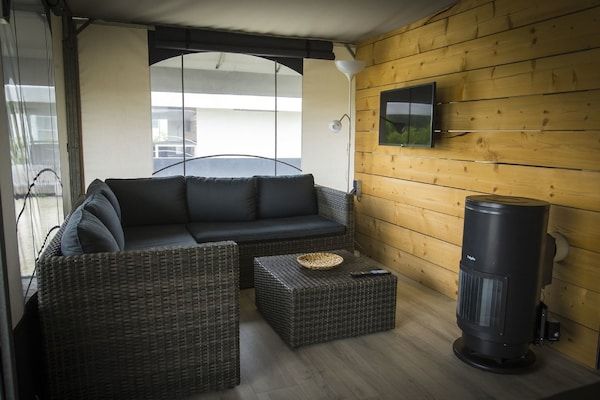 Woonkamer - Tentlodge bij Loonse en Drunense Duinen in Udenhout (2)
