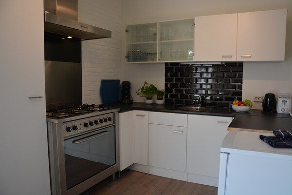 Keuken - Vakantiehuis bij Meer en Strand Noordwijk in Noordwijkerhout (4)