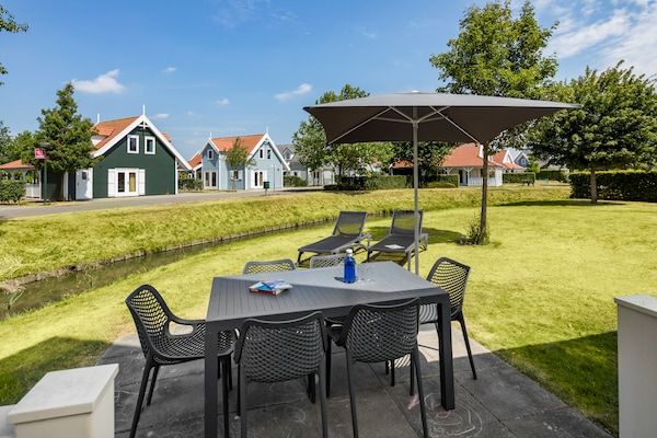Terras - Villa in Aquadelta met eigen sauna in Bruinisse (5)