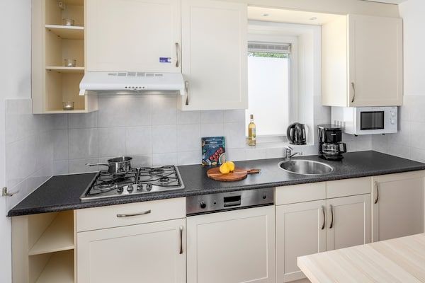 Keuken - Villa in Aquadelta met eigen sauna in Bruinisse (3)