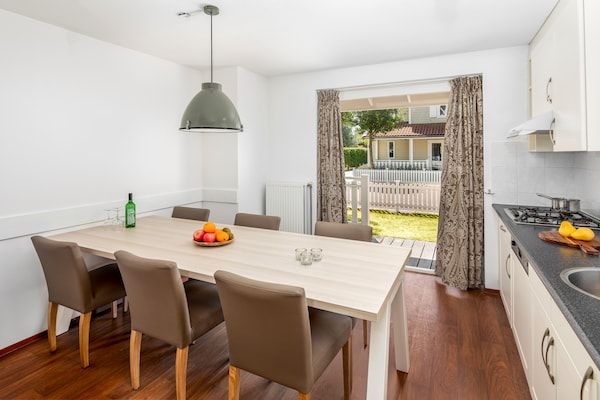 Keuken - Villa in Aquadelta met eigen sauna in Bruinisse (2)