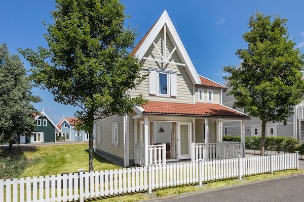 Buitenkant - Villa in Aquadelta met eigen sauna in Bruinisse (1)
