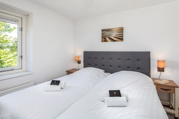 Slaapkamer - Villa in Aquadelta met Sauna & Jacuzzi in Bruinisse (4)