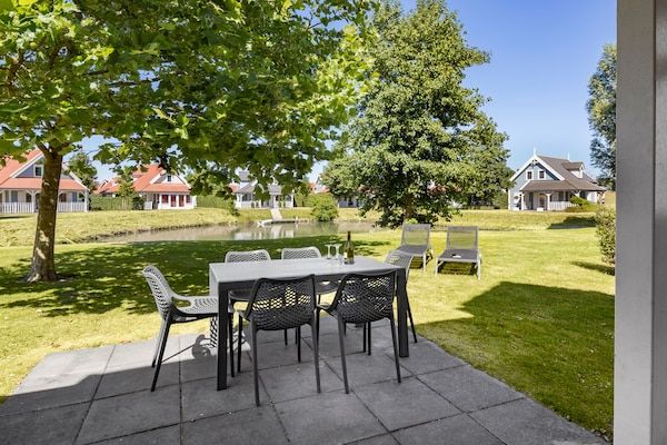 Terras - Villa in Aquadelta met Sauna & Jacuzzi in Bruinisse (5)