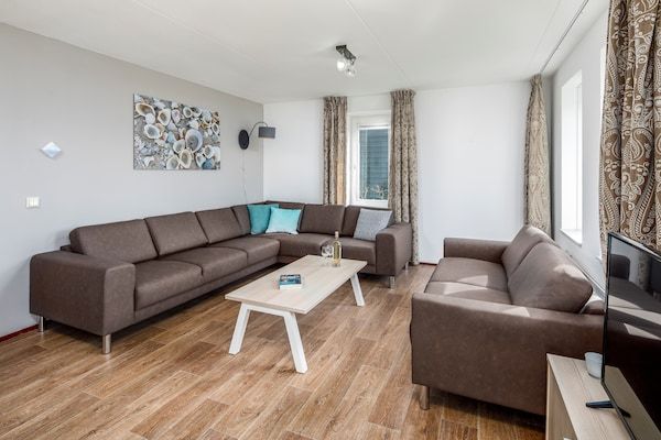Woonkamer - Gezinsvriendelijk toevluchtsoord in Bruinisse (2)