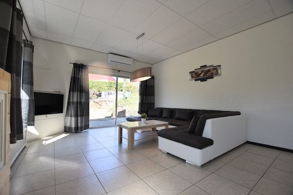 Woonkamer - Luxe woning in Limburg met bubbelbad in Walem (2)