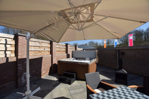 Wellness - Luxe woning in Limburg met bubbelbad in Walem (1)