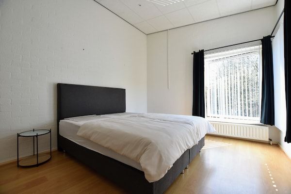 Slaapkamer - Luxe woning in Limburg met bubbelbad in Walem (3)