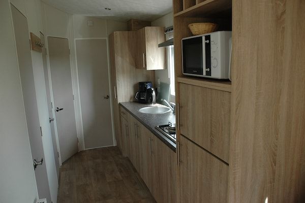 Keuken - Chalet bij de Loonse en Drunense Duinen in Udenhout (3)