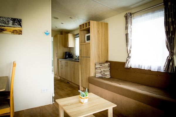 Woonkamer - Chalet bij de Loonse en Drunense Duinen in Udenhout (5)