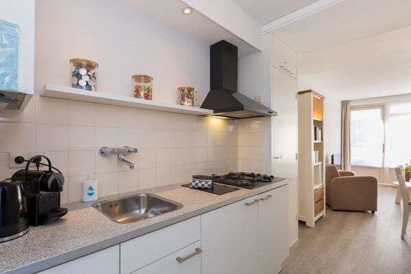 Keuken - Appartement in Zoutelande bij Strand in Zoutelande (3)
