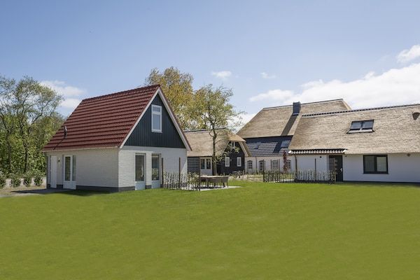 Buitenkant - Comfortabele Texelse Bungalow in De Cocksdorp Texel (2)