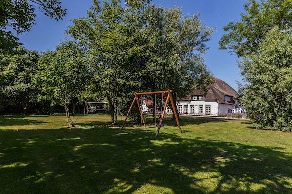 Buitenkant - Gezellige boerderijverblijf bij Seals in De Cocksdorp Texel (1)