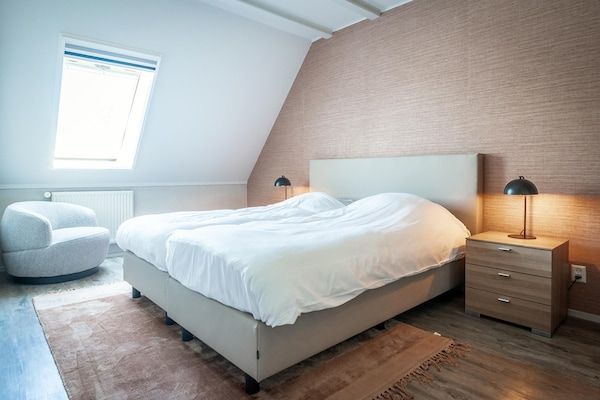 Slaapkamer - Rustige boerderij met terras in De Cocksdorp Texel (5)