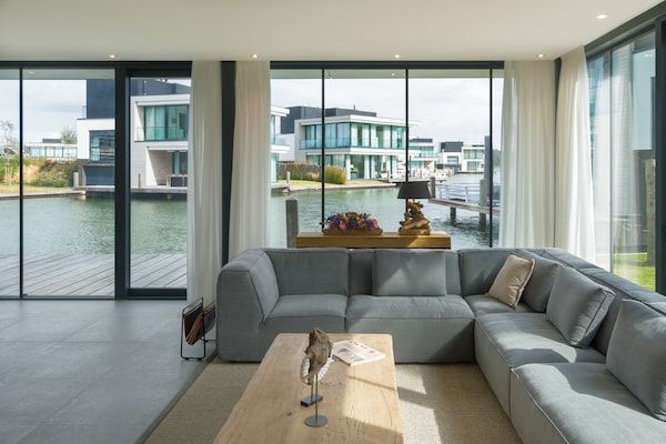 Woonkamer - Watervilla in Zeeland bij Veerse Meer in Arnemuiden (2)