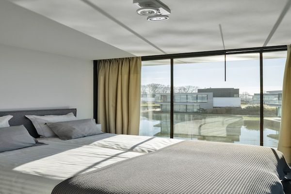 Slaapkamer - Watervilla in Zeeland bij Veerse Meer in Arnemuiden (4)