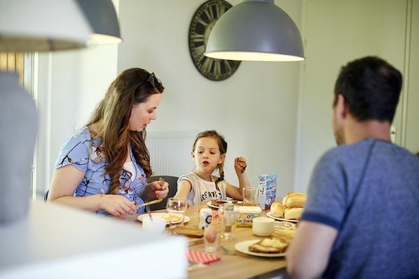 Eetkamer - Bungalow in Limburg met Subtropisch Zwembad in Roggel (3)