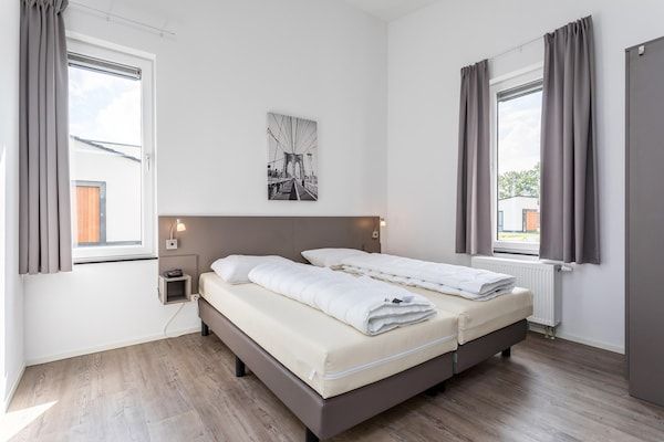 Slaapkamer - Bungalow in Limburg met Speeltuin in Roggel (4)