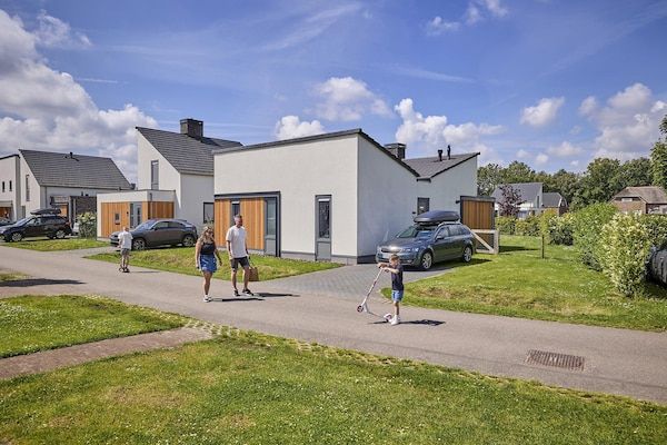 Buitenkant - Bungalow in Limburg met Speeltuin in Roggel (1)