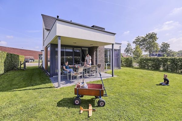 Buitenkant - Bungalow in Limburg met Speeltuin in Roggel (1)