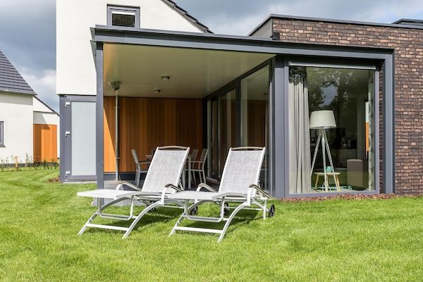 Terras - Bungalow in Limburg met eigen wellness in Roggel (5)