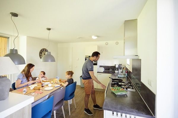 Keuken - Bungalow in Limburg met eigen wellness in Roggel (3)