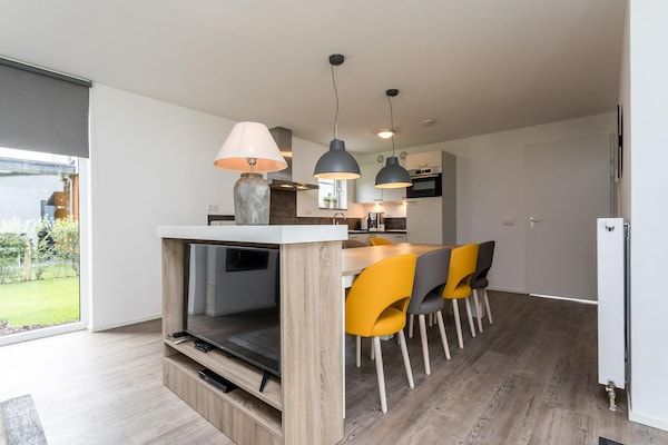 Eetkamer - Bungalow in Limburg met Luxe Keuken in Roggel (3)