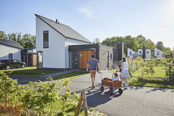 Buitenkant - Bungalow in Limburg met Privé Speeltuin in Roggel (1)