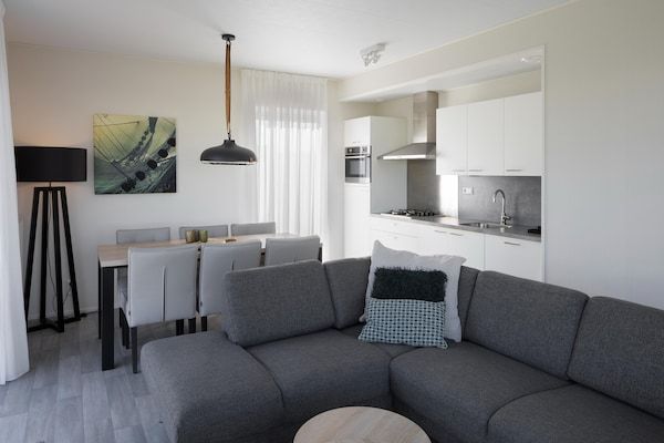 Woonkamer - Villa in Nieuwvliet bij Strandresort in Nieuwvliet-Bad (2)