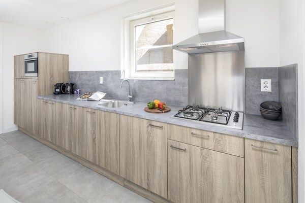 Keuken - Appartement in Zeeland bij het Strand in Nieuwvliet-Bad (3)