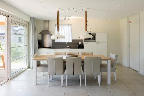 Eetkamer - Appartement in Zeeland bij het Strand in Nieuwvliet-Bad (2)