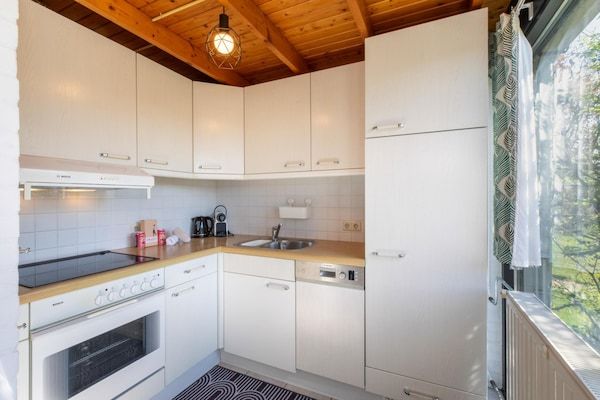 Keuken - Vakantiehuis bij Strand met Zwembad in Burgh-Haamstede (4)