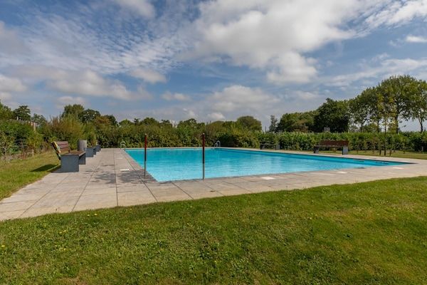 Park - Vakantiehuis bij Strand met Zwembad in Burgh-Haamstede (5)