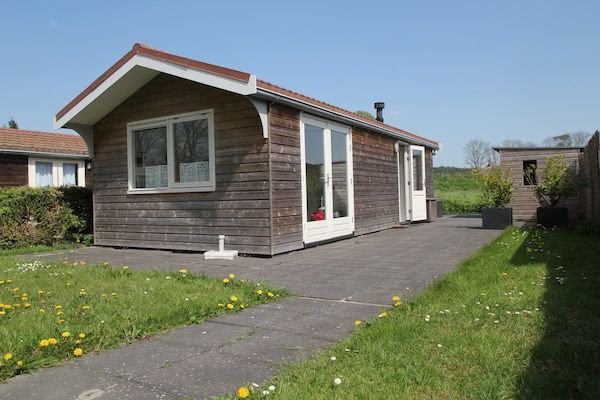 Buitenkant - Huisdiervriendelijke bungalow in Warmenhuizen (1)