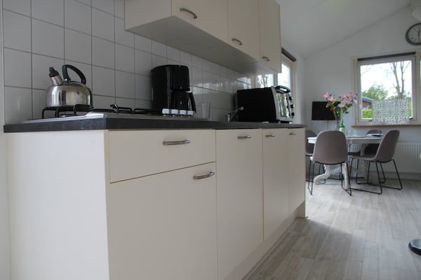 Keuken - Huisdiervriendelijke bungalow in Warmenhuizen (4)