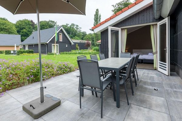 Terras - Moderne villa met tuin in Almen (5)
