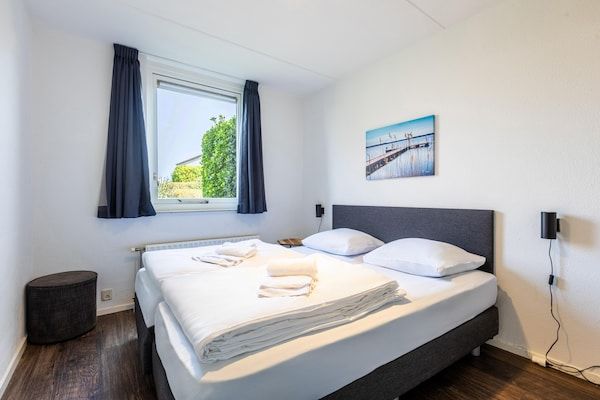 Slaapkamer - Vakantiehuis in Kamperland bij het Strand in Kamperland (4)