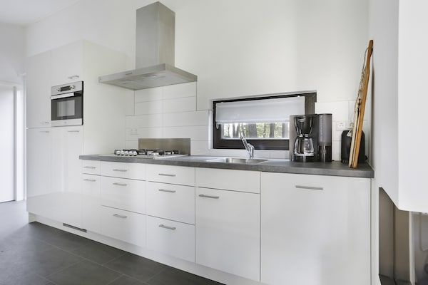 Keuken - Bos Lodge met heerlijke tuin in Markelo (3)