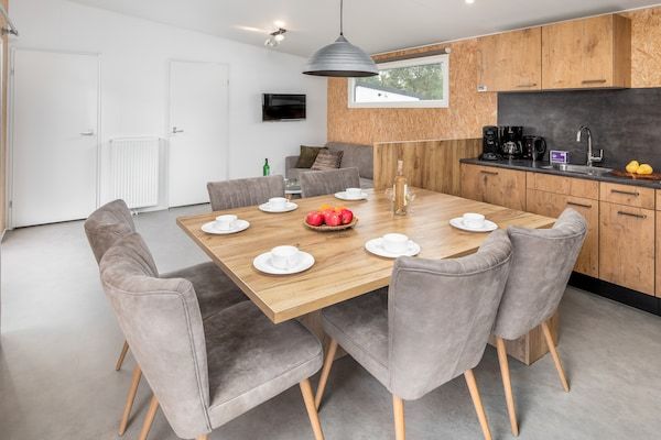 Eetkamer - Gezellig chalet met gedeeld zwembad in Borger (3)